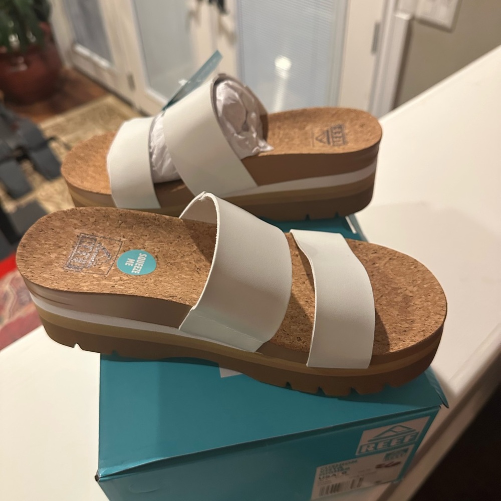 Reef Cushion Vista Higher slip-ons size 6
